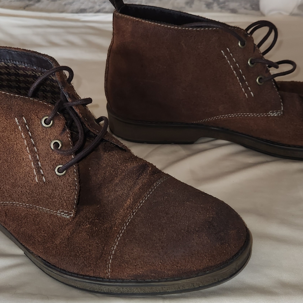 Clarks lace up chukka boots, size 11, brown leather